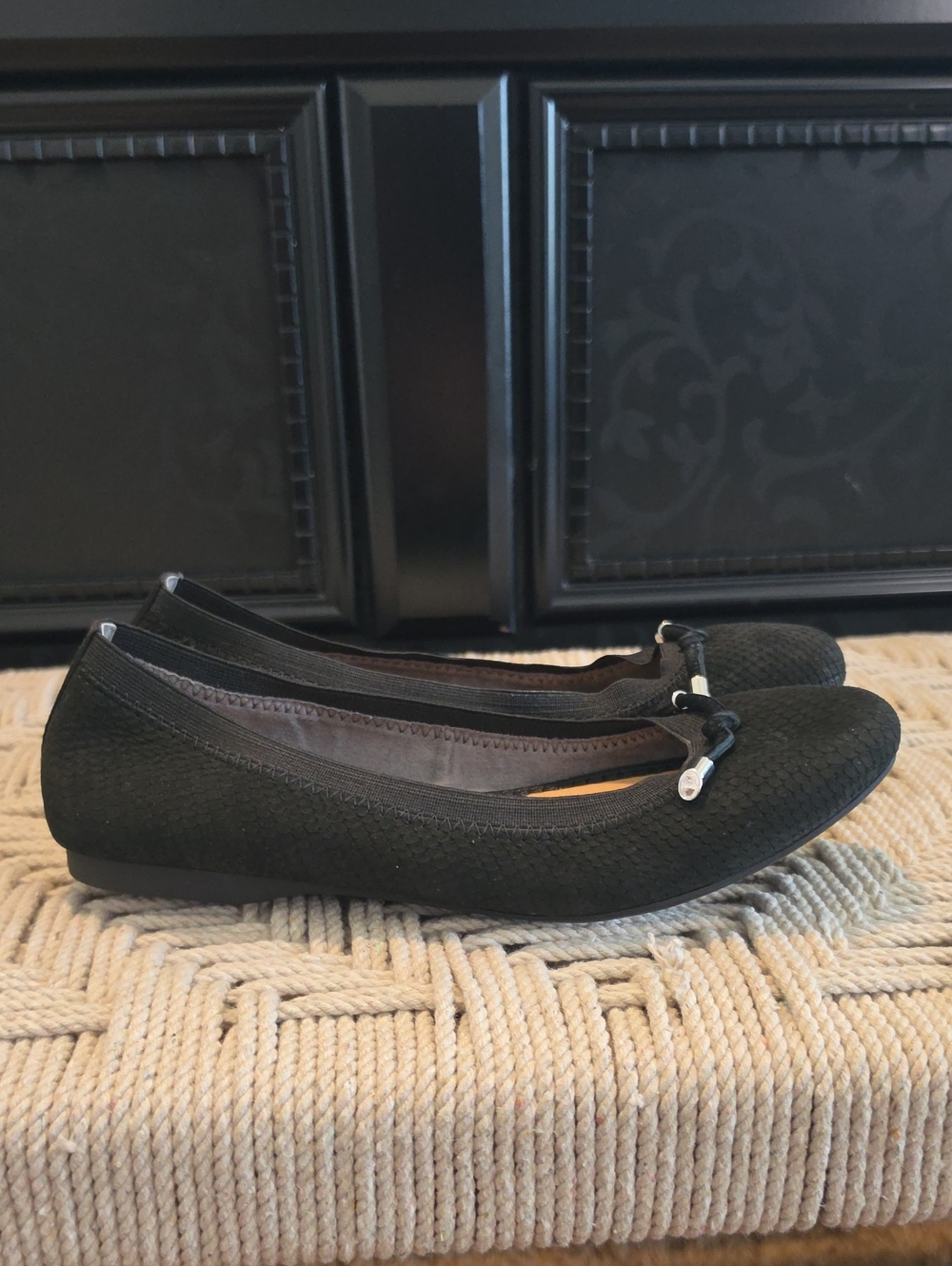 Classic Black Ballet Flats with Bow